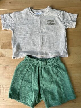 Zara Cream Short Sleeve Tee & Green Elastic Shorts Set 9-12 months
